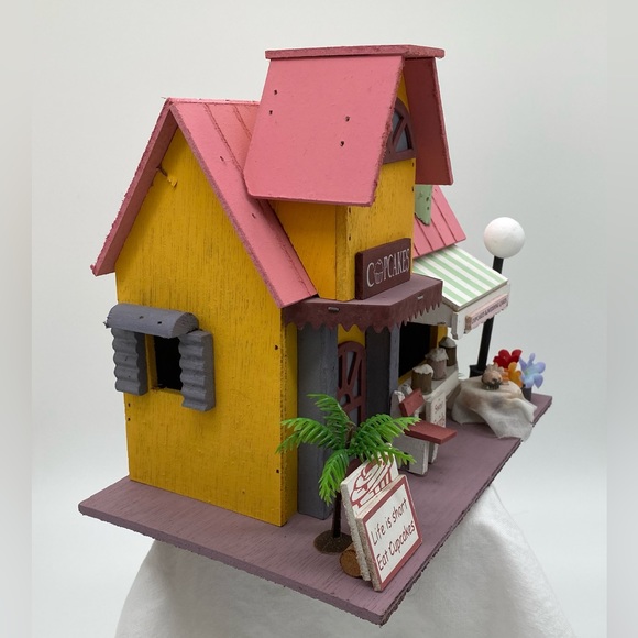 NEW Cupcake Bakery Birdhouse, 10” x 8.5” x 6” - Picture 7 of 7